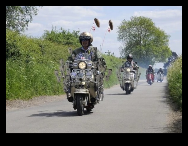 Karayolu Uyumu: Motosikletlerin Yolda Senkronize Hareketi